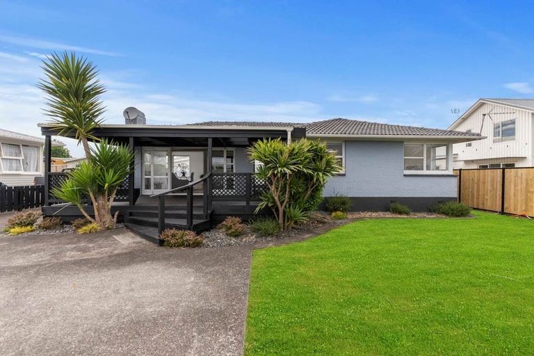 Photo of property in 24 Tairere Crescent, Rosehill, Papakura, 2113