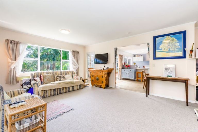 Photo of property in 8a Fleetwood Grove, Waikanae, 5036
