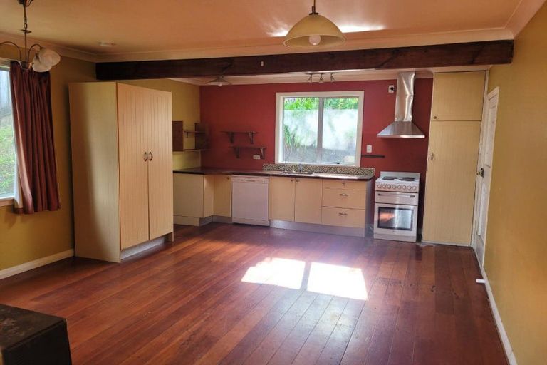Photo of property in 67 Pioneer Road, Moturoa, New Plymouth, 4310
