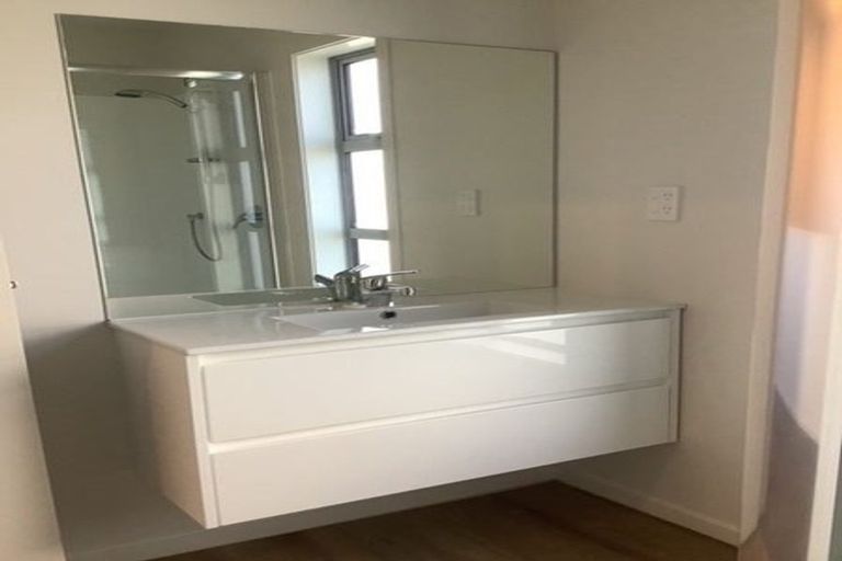 Photo of property in 27 Mcgrath Way, Taita, Lower Hutt, 5011