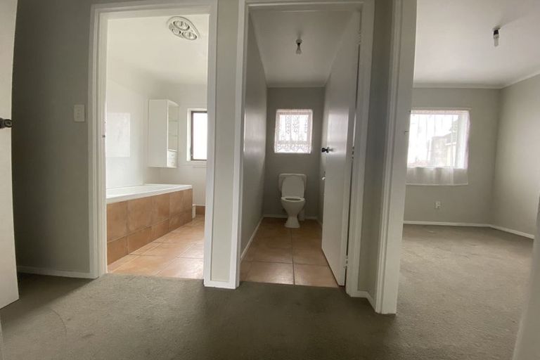 Photo of property in 2/30 Islington Avenue, New Lynn, Auckland, 0600