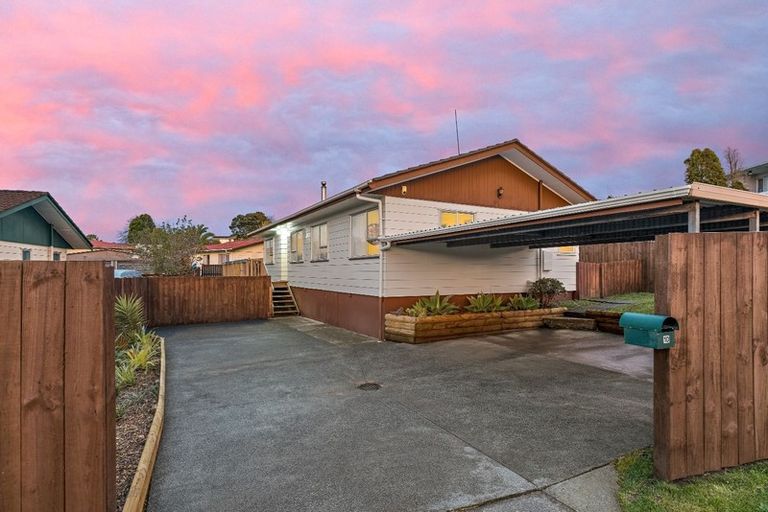 Photo of property in 10 Styca Place, Sunnyvale, Auckland, 0612