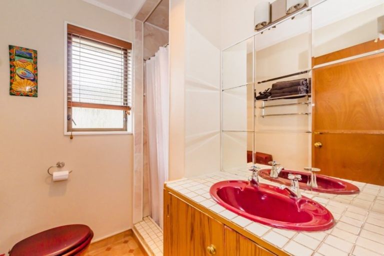 Photo of property in 42 Awanui Drive, Waikanae, 5036