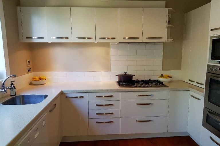 Photo of property in 10/27 Nikau Street, New Lynn, Auckland, 0600