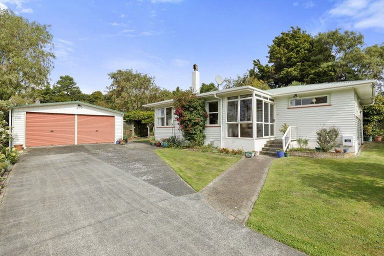 Photo of property in 32 Pempsey Street, Silverstream, Upper Hutt, 5019