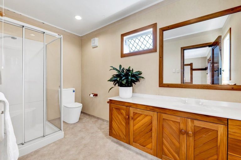 Photo of property in 6 Ridge Lane, New Plymouth, 4310