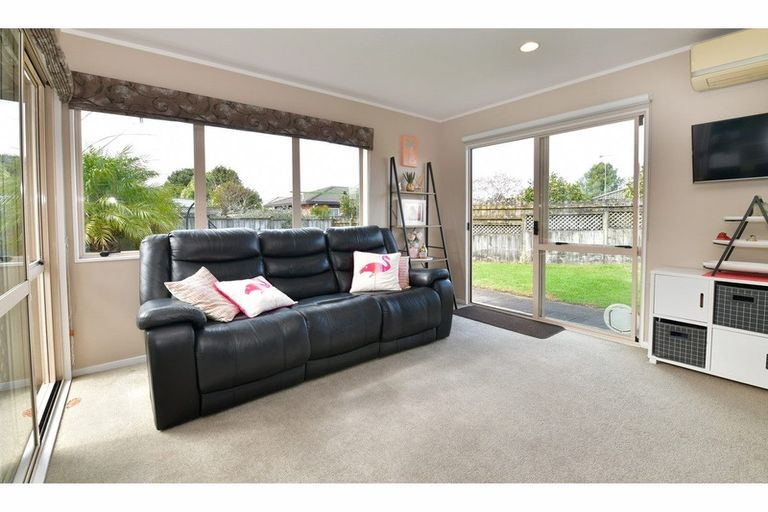 Photo of property in 11 Lakeside Drive, Orewa, 0931