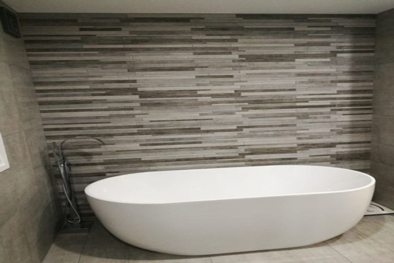 Photo of property in 2/598 Beach Road, Rothesay Bay, Auckland, 0630