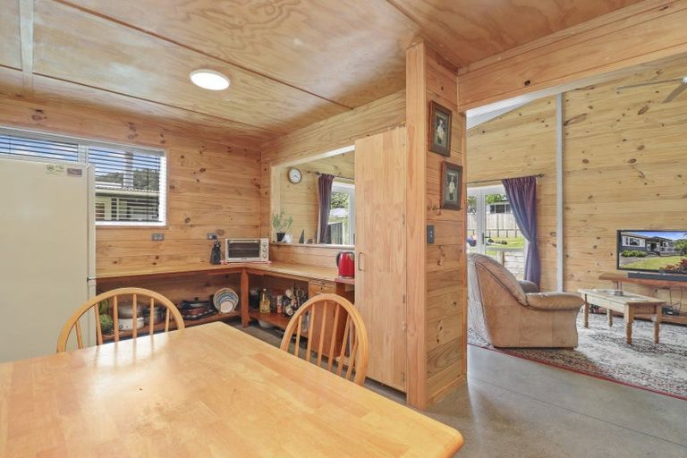 Photo of property in 18 Oxford Road, Lake Rotoma, Rotorua, 3074