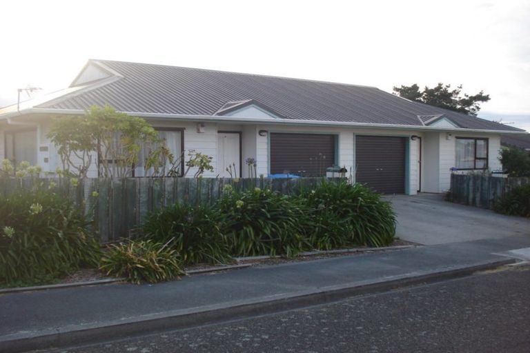 Photo of property in 58 Guadeloupe Crescent, Grenada Village, Wellington, 6037