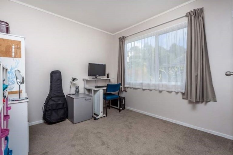 Photo of property in 8 Arde Place, Massey, Auckland, 0614