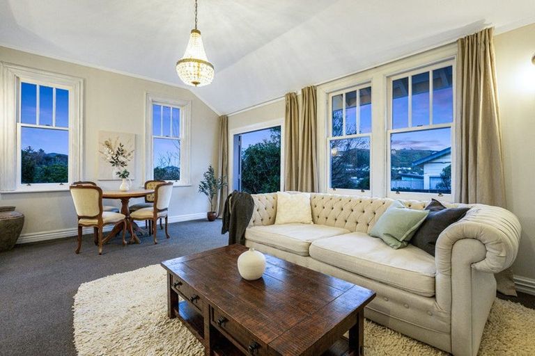 Photo of property in 2 Castlemaine Close, Karori, Wellington, 6012