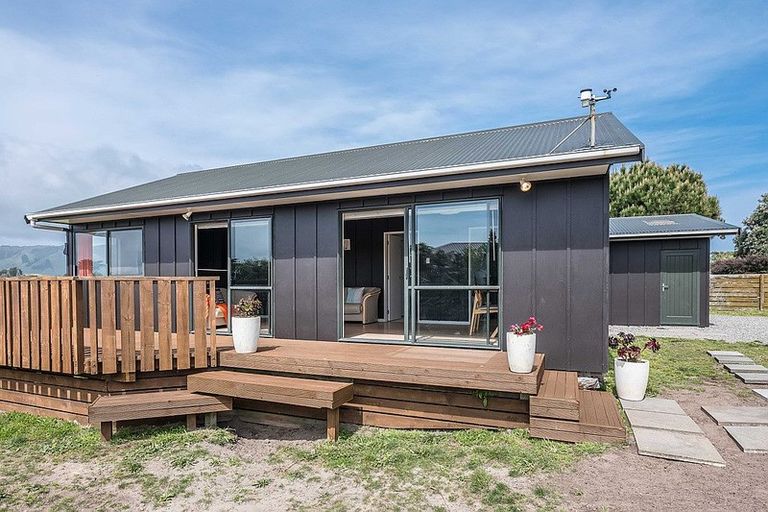 Photo of property in 26 Kitchener Street, Te Horo Beach, Otaki, 5581