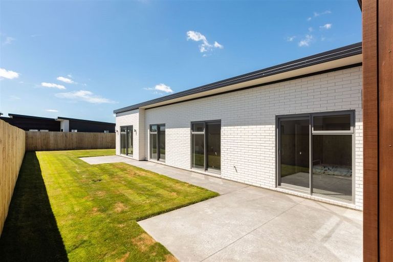 Photo of property in 11 Loch Tanna Way, Broomfield, Christchurch, 8042