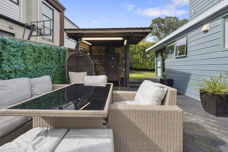 Photo of property in 906a East Coast Road, Northcross, Auckland, 0630