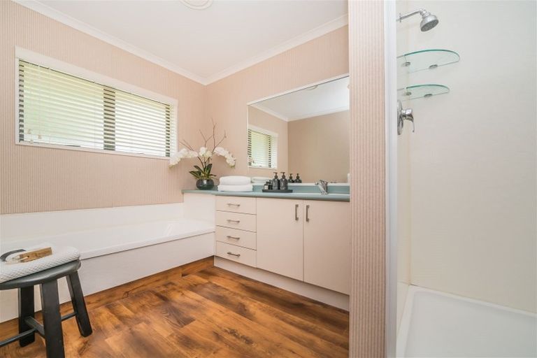 Photo of property in 115 Summerhill Drive, Fitzherbert, Palmerston North, 4410