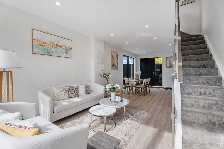 Photo of property in 2/10 Hutchinsons Road, Bucklands Beach, Auckland, 2014