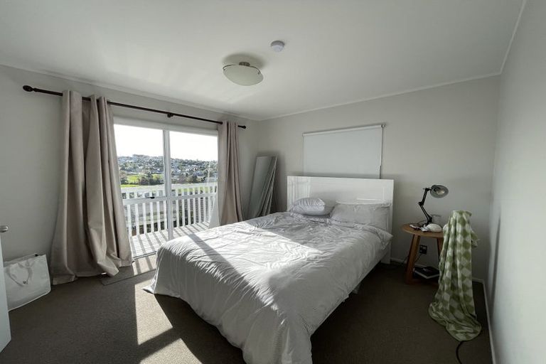 Photo of property in 2/14 Camilla Grove, Totara Vale, Auckland, 0629