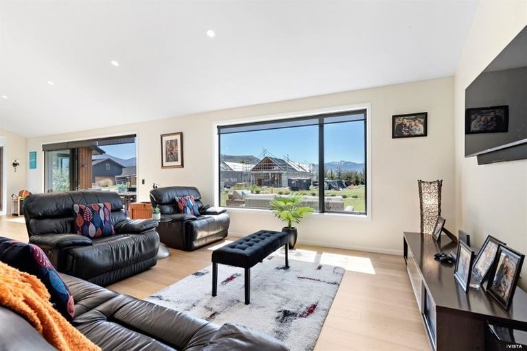 Photo of property in 8 Hovingham Court, Jacks Point, Queenstown, 9371