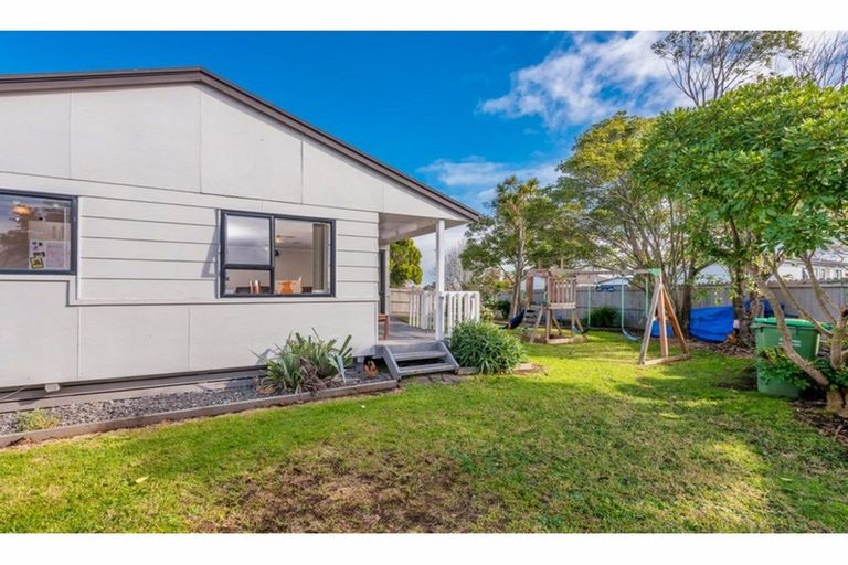 Photo of property in 1b Celmisia Place, Weymouth, Auckland, 2103
