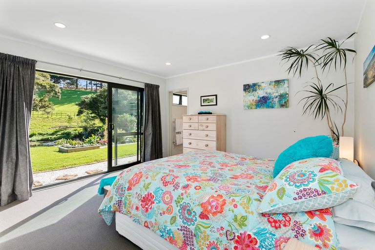 Photo of property in 110 Farmpark Road, Waiuku, 2681