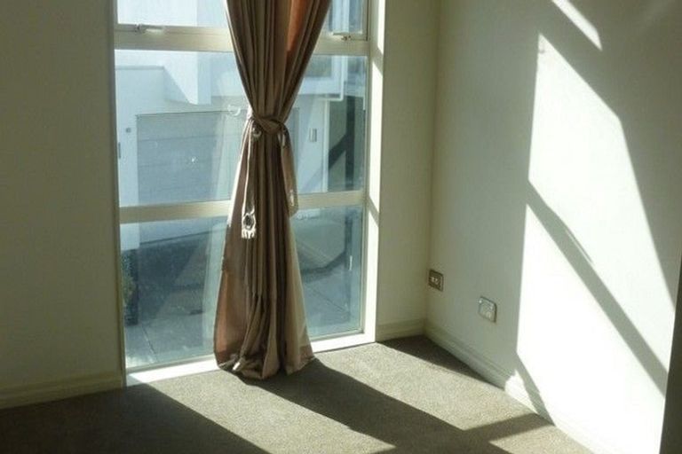 Photo of property in 1 Paterson Mews, Browns Bay, Auckland, 0630