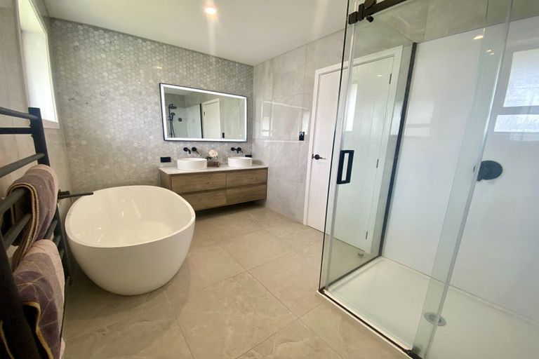 Photo of property in 7 Sealand Place, Mangere Bridge, Auckland, 2022