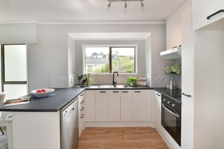 Photo of property in 2/2 Orewa Street, Torbay, Auckland, 0630