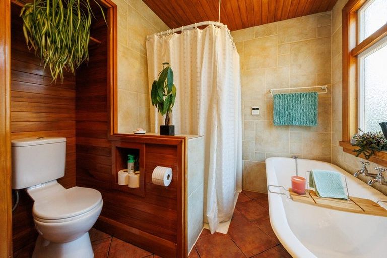 Photo of property in 18 Miro Street, Takaro, Palmerston North, 4410