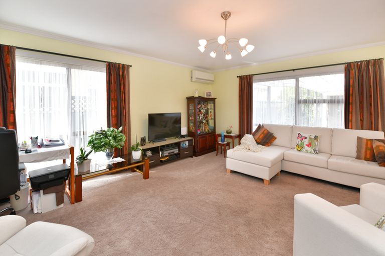 Photo of property in 34 Doment Crescent, Orewa, 0931