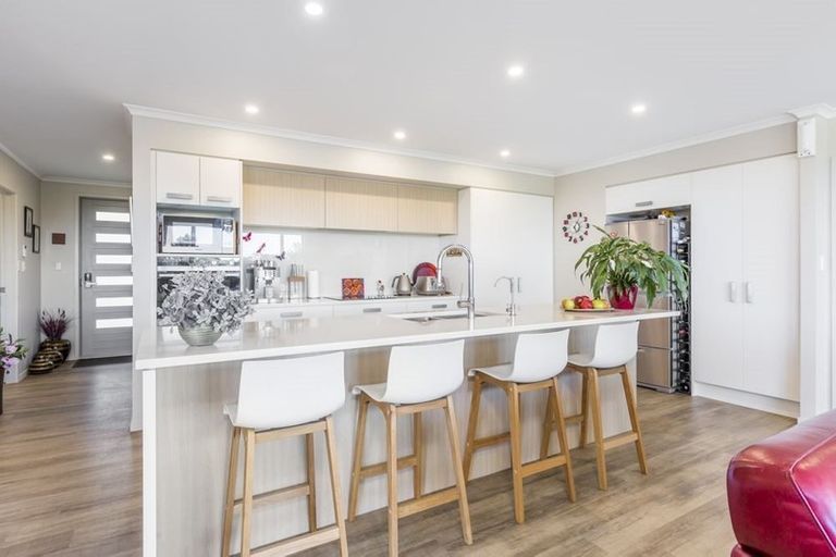 Photo of property in 16 Ruth Craig Place, Stanmore Bay, Whangaparaoa, 0932