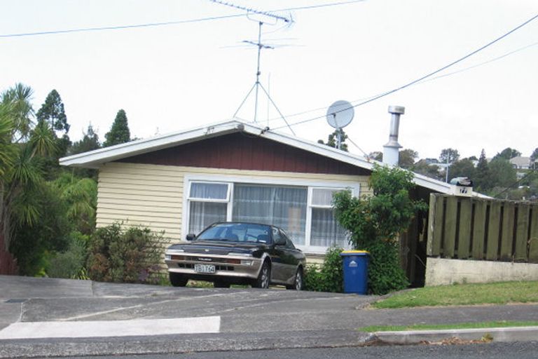 Photo of property in 1/77 Verran Road, Birkenhead, Auckland, 0626