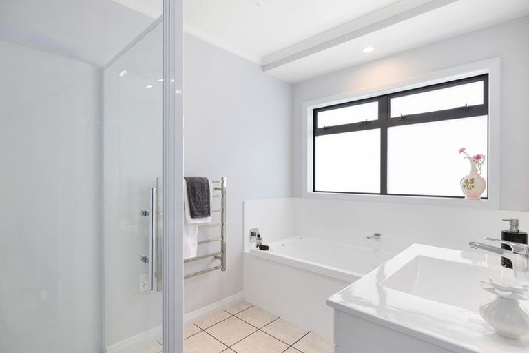 Photo of property in 1 Holcombrooke Lane, Welcome Bay, Tauranga, 3175