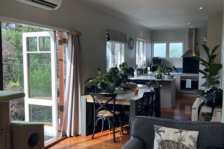 Photo of property in 72 Carlisle Road, Browns Bay, Auckland, 0632