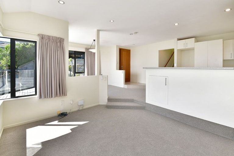 Photo of property in 17a Duncansby Road, Stanmore Bay, Whangaparaoa, 0932