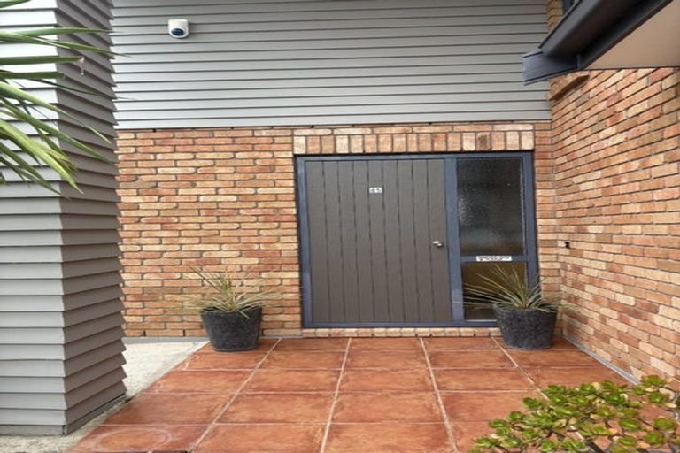 Photo of property in 65 Rising Parade, Fairview Heights, Auckland, 0632