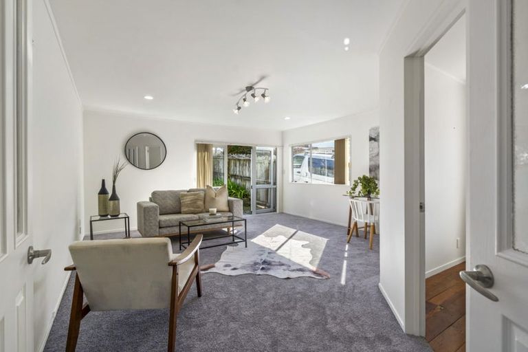 Photo of property in 1/23 Kiteroa Terrace, Rothesay Bay, Auckland, 0630