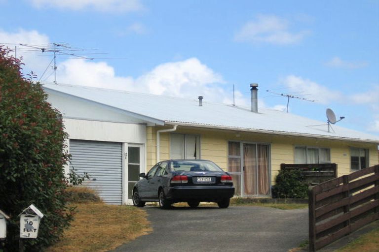 Photo of property in 1/10 Topeka Grove, Totara Park, Upper Hutt, 5018