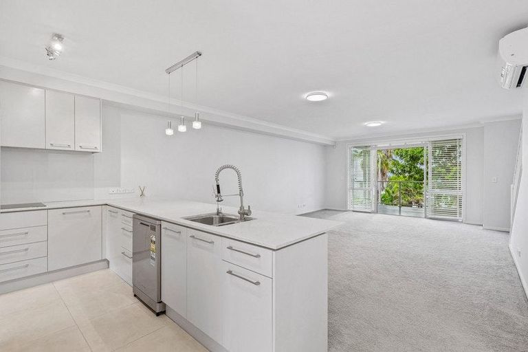 Photo of property in 29 Landmark Terrace, Orewa, 0931