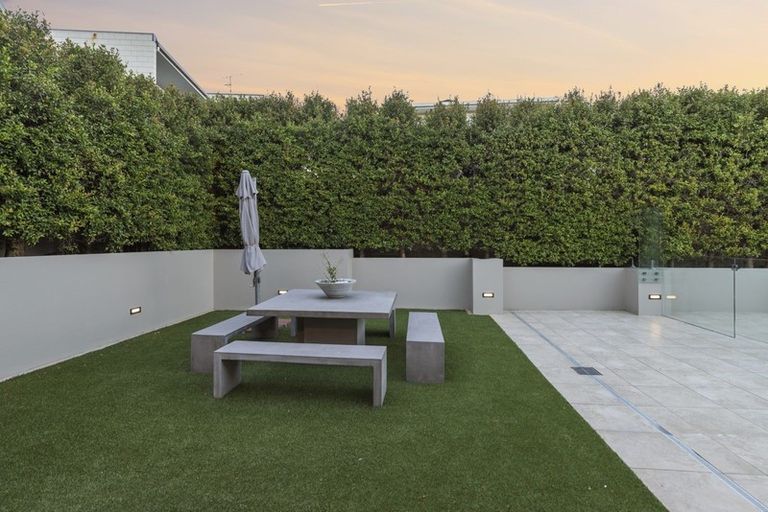 Photo of property in 12 Hauraki Road, Hauraki, Auckland, 0622