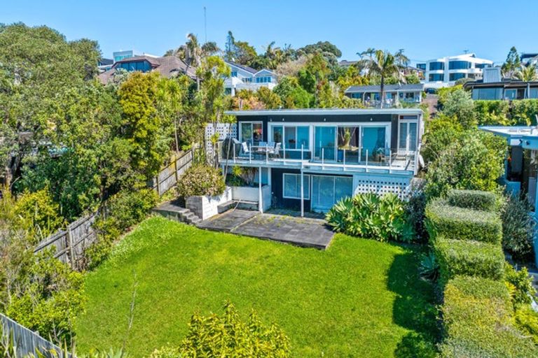 Photo of property in 17 Bournemouth Terrace, Murrays Bay, Auckland, 0630