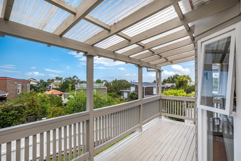 Photo of property in 2/158 Onewa Road, Northcote, Auckland, 0627