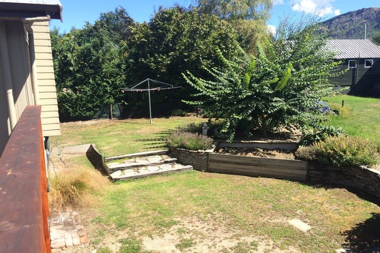 Photo of property in 6 Mckibbin Place, Arrowtown, 9302