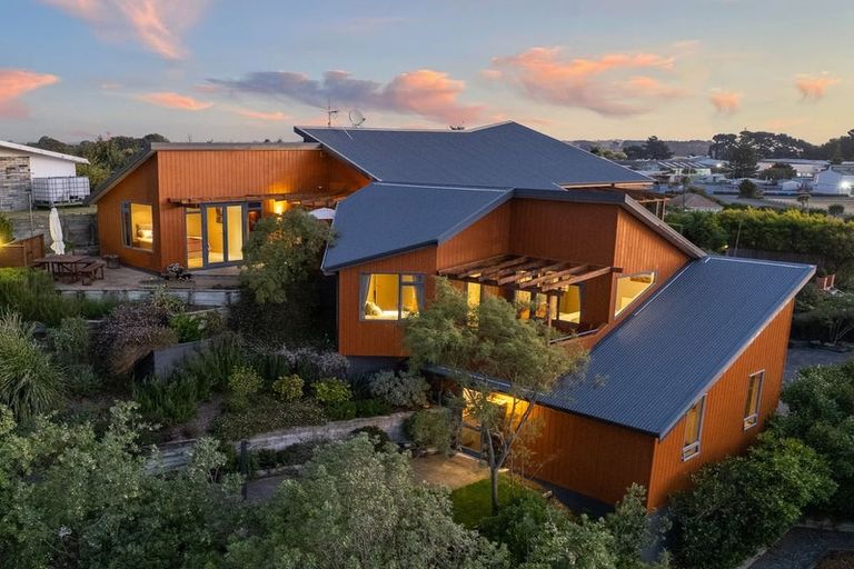 Photo of property in 17 Victoria Street, Foxton, 4814