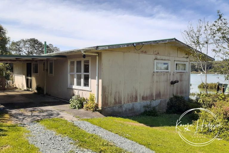 Photo of property in 12 Piccadilly Street, Pahi, Paparoa, 0571