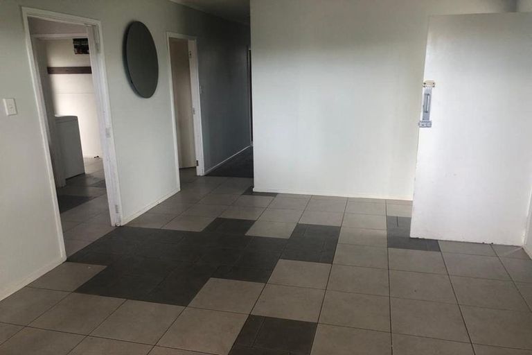 Photo of property in 16 Tironui Station Road East, Papakura, 2112