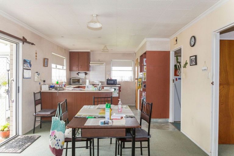 Photo of property in 5 Gladstone Street, Dannevirke, 4930