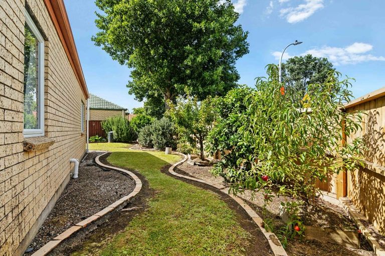 Photo of property in 1 Dunbarton Drive, Ranui, Auckland, 0612
