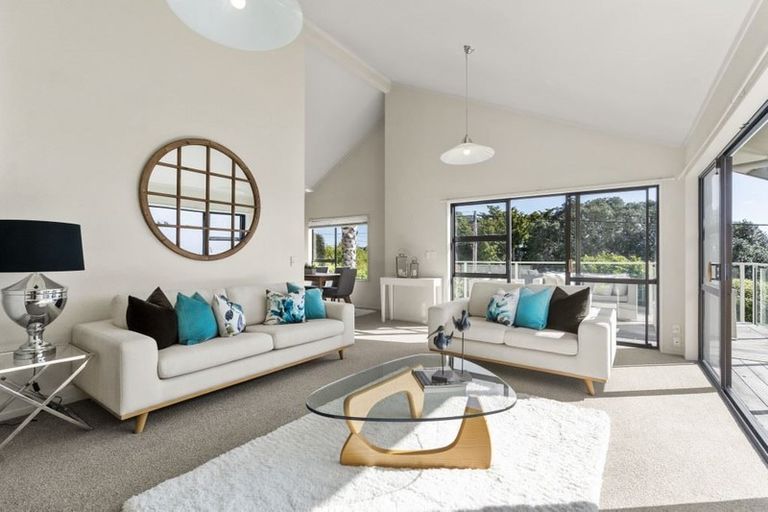 Photo of property in 1/13 Garadice Road, Rothesay Bay, Auckland, 0630