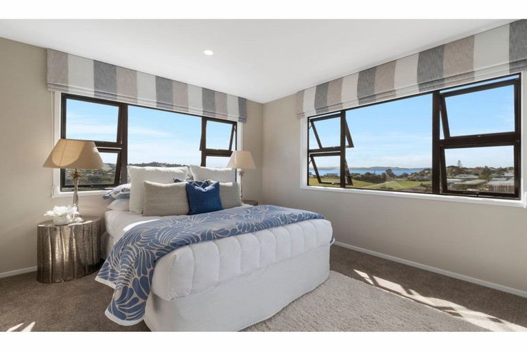 Photo of property in 41 Pohutukawa Avenue, Shelly Park, Auckland, 2014